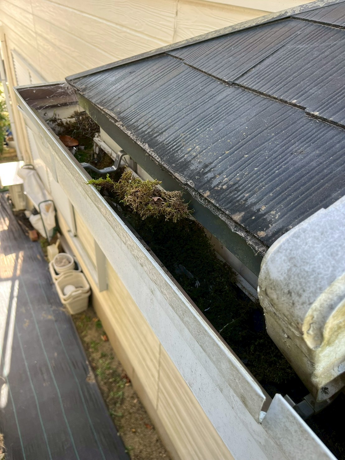 大阪市浪速区で雨樋工事は専門店にお任せください!【修理・交換・清掃】
