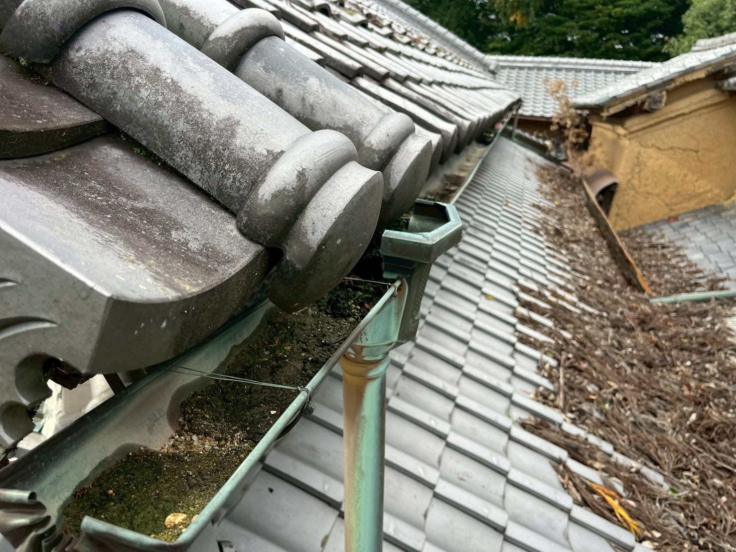 大阪市淀川区での雨樋工事は３０００円〜ご提供いたします！【交換・清掃・修理】